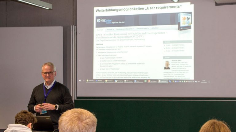 Foto: Herr Geis vor einer Leinwand - er spricht zu den Zuhörern beim WUD 2016